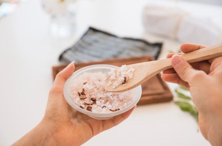 La exfoliación es de suma importancia para la salud de nuestra piel. Te contamos cómo hacerla correctamente.