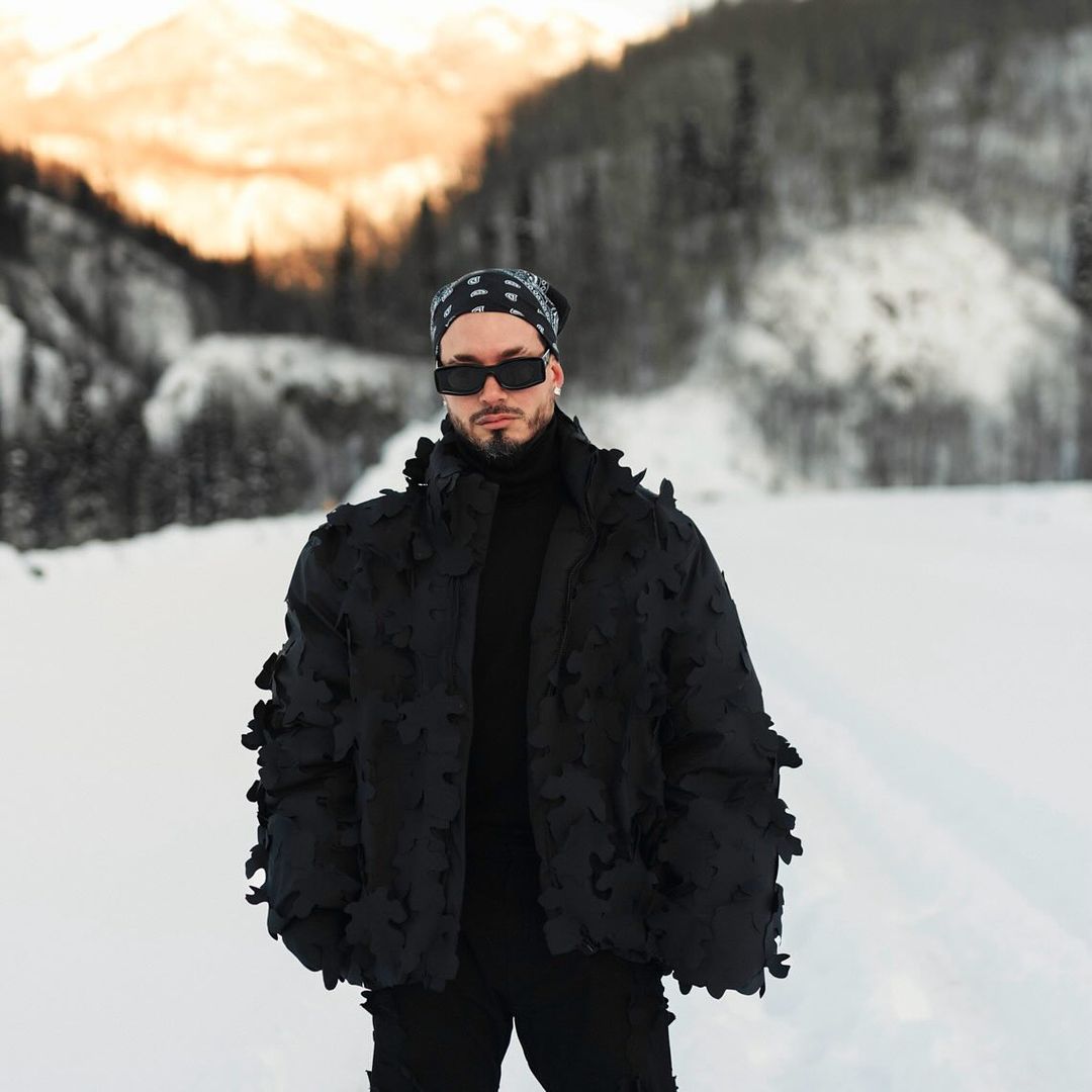 J Balvin su impacto global en la industria musical como un ícono del reguetón