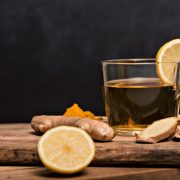 Agua con limón y jengibre, para qué sirve