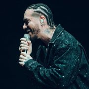 J Balvin fue escogido para protagonizar la nueva colaboración de Marc Jacobs y Futura. Así se ve luciendo la marca.