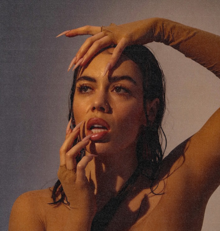 Drea Dury la reina del 'Criollan Elegance' estrena Palmera Nights