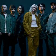 El sentimiento de felicidad se mezcla con la nostalgia, pues es la primera vez que la agrupación hará una gira de conciertos con su nueva vocalista: Emily Armstrong.