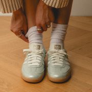 Durante más de 50 años, los tenis Samba de Adidas Originals han enamorado a millones de personas alrededor del mundo, siendo uno de los productos más exitosos de la marca.