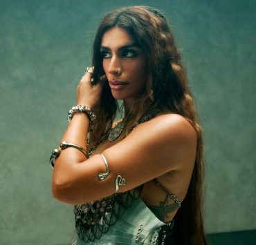 Cómo llevar joyería corporal Sevdaliza te enseña