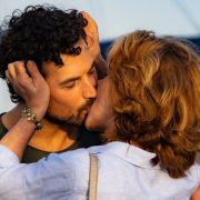 Miniserie italiana Engaño de Netflix