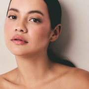 Natalia Reyes portada octubre Marie Claire Colombia