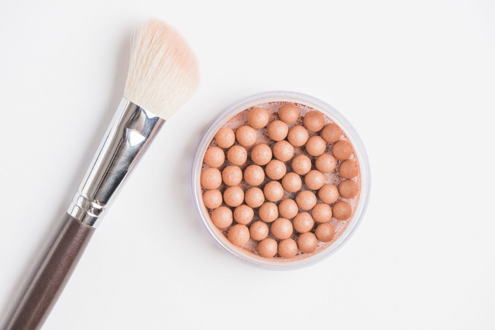 Maquillaje en perlas: razones por las que deberías darle una oportunidad