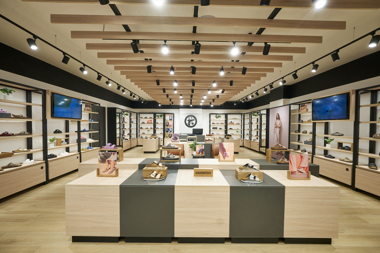 Nueva Tienda Birkenstock Bogotá, Colombia