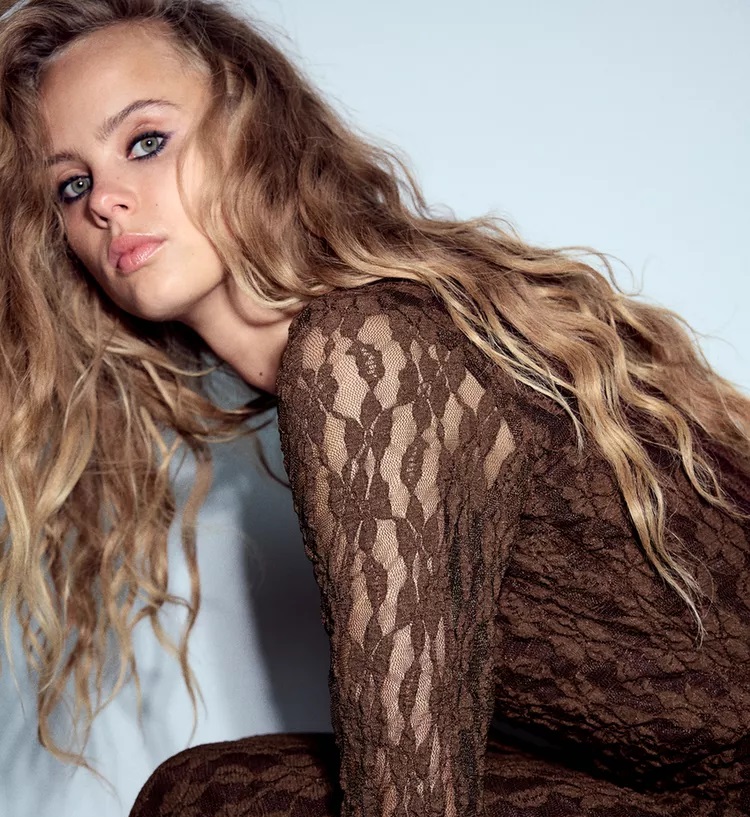 Vestido de encaje de Zara