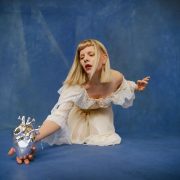 Quién es Aurora: la artista noruega que encanta con su música y misticismo