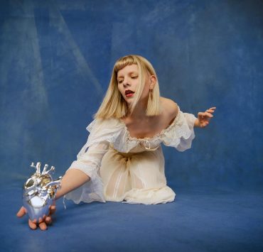Quién es Aurora: la artista noruega que encanta con su música y misticismo