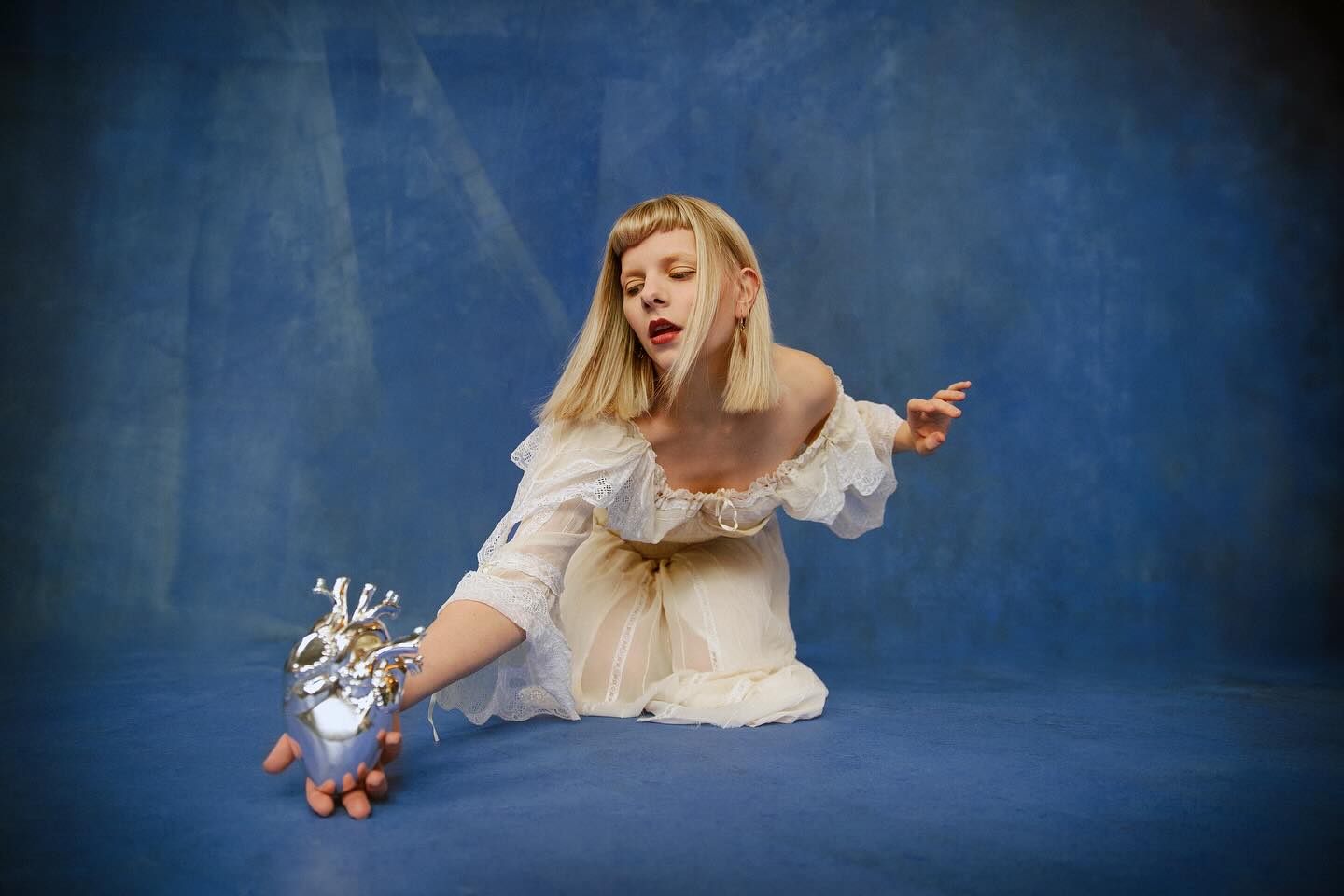 Quién es Aurora: la artista noruega que encanta con su música y misticismo