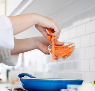 Caldo de huesos cómo prepararlo y cuáles son sus beneficios