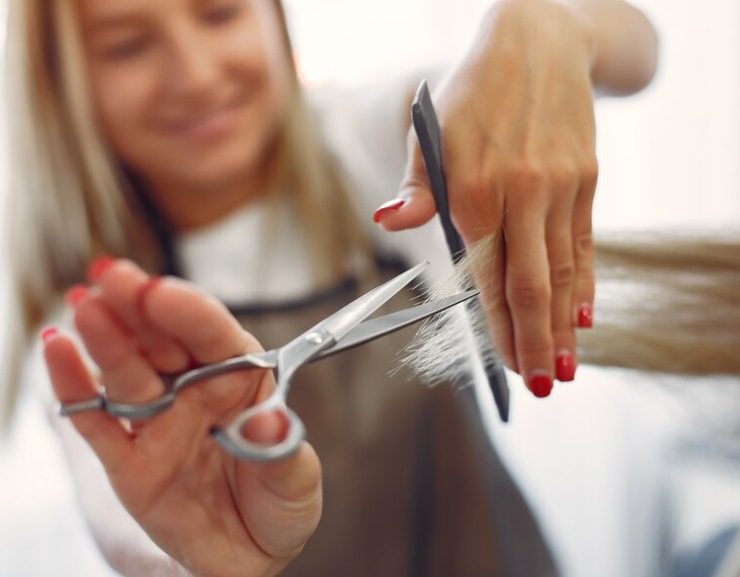 Cuáles son los mejores días para cortar el cabello en noviembre 2024
