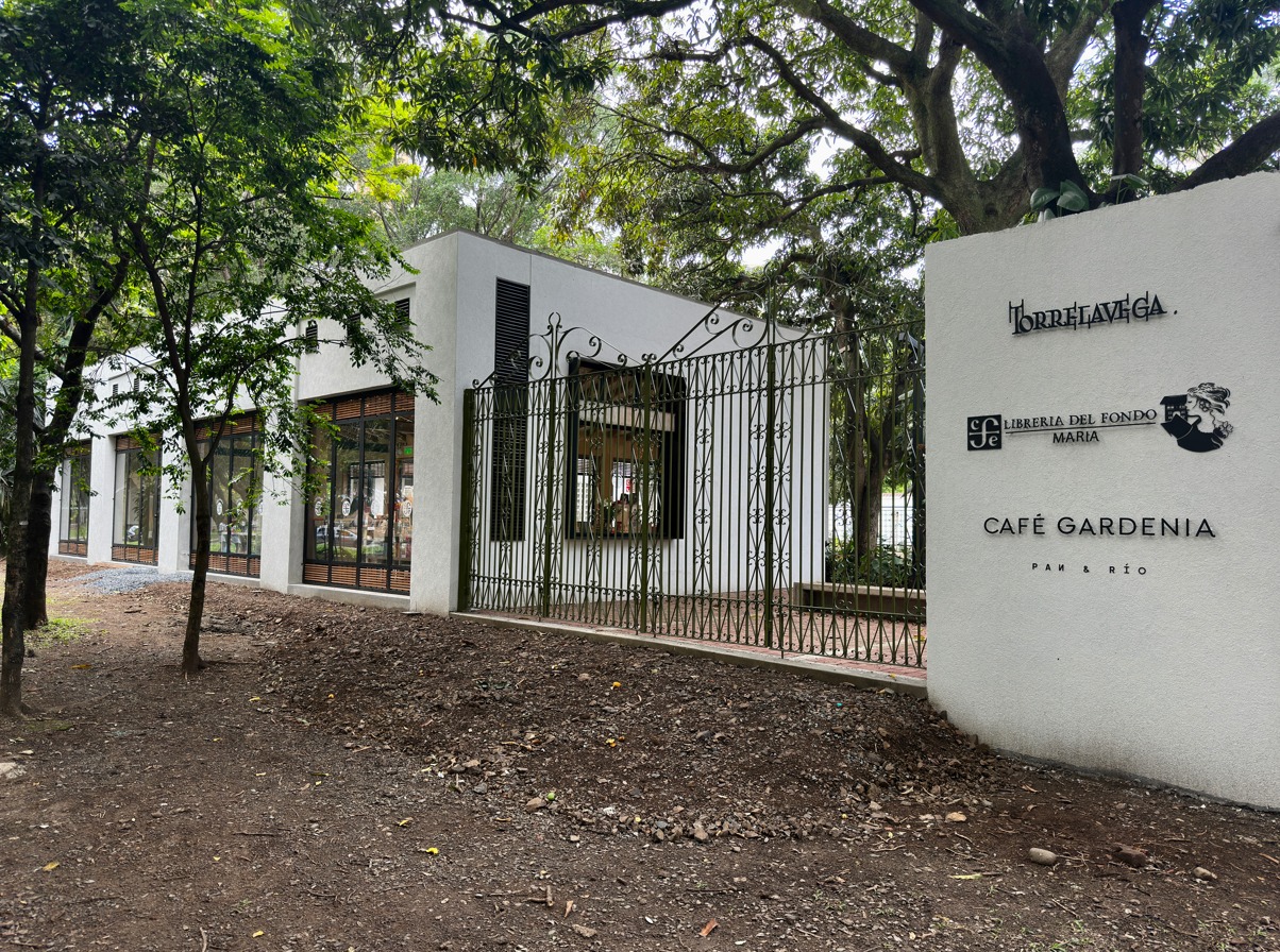 El Fondo de Cultura Económica abrió una nueva librería en Cali así es María