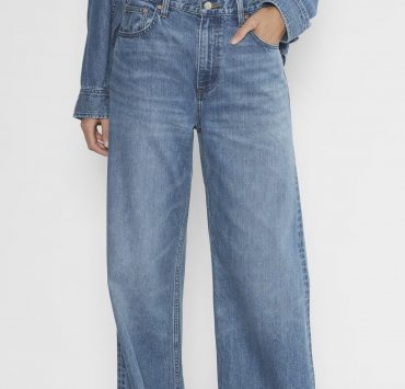 Los jeans acampanados son cómodos y versátiles. Nos ofrecen decenas de posibilidades para crear looks que se adapten a nuestras necesidades.
