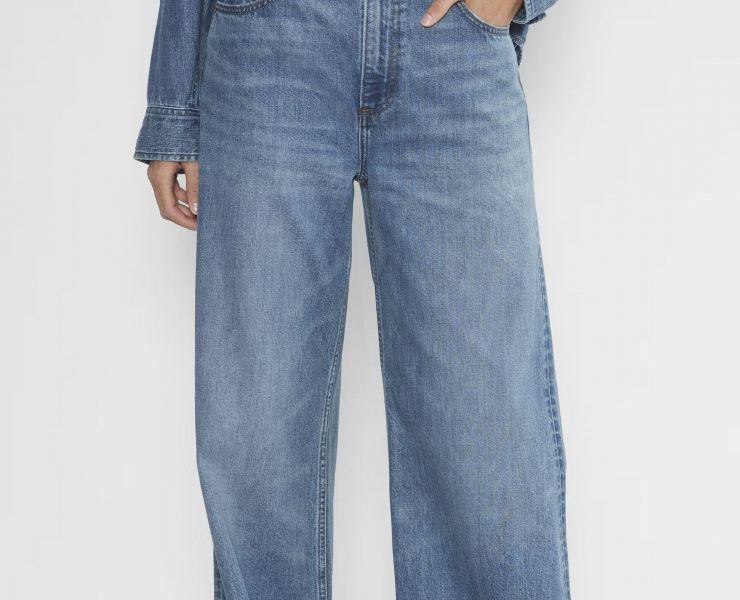 Los jeans acampanados son cómodos y versátiles. Nos ofrecen decenas de posibilidades para crear looks que se adapten a nuestras necesidades.