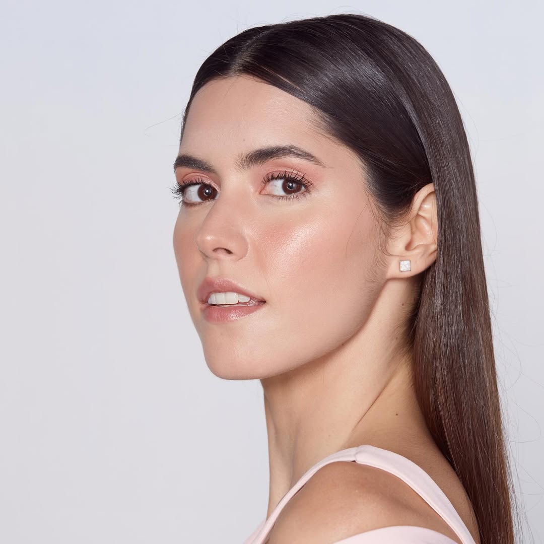 Cómo usar un stick para lograr un peinado perfecto Paulina Vega te enseña