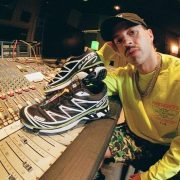 Los tenis Salomon que usó Feid para batir un Récord Guinness ¿Cuánto valen?