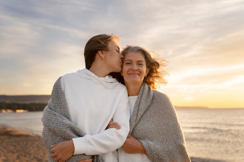 Celebra el Día de la Madre con palabras que toquen el corazón, aunque estés lejos. Mensajes llenos de amor y gratitud para dedicar.