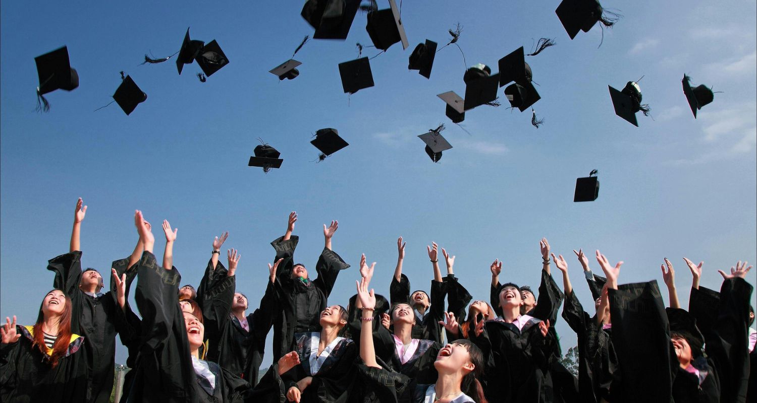 Las palabras elegidas para una graduación tienen el poder de sellar un momento único y memorable.