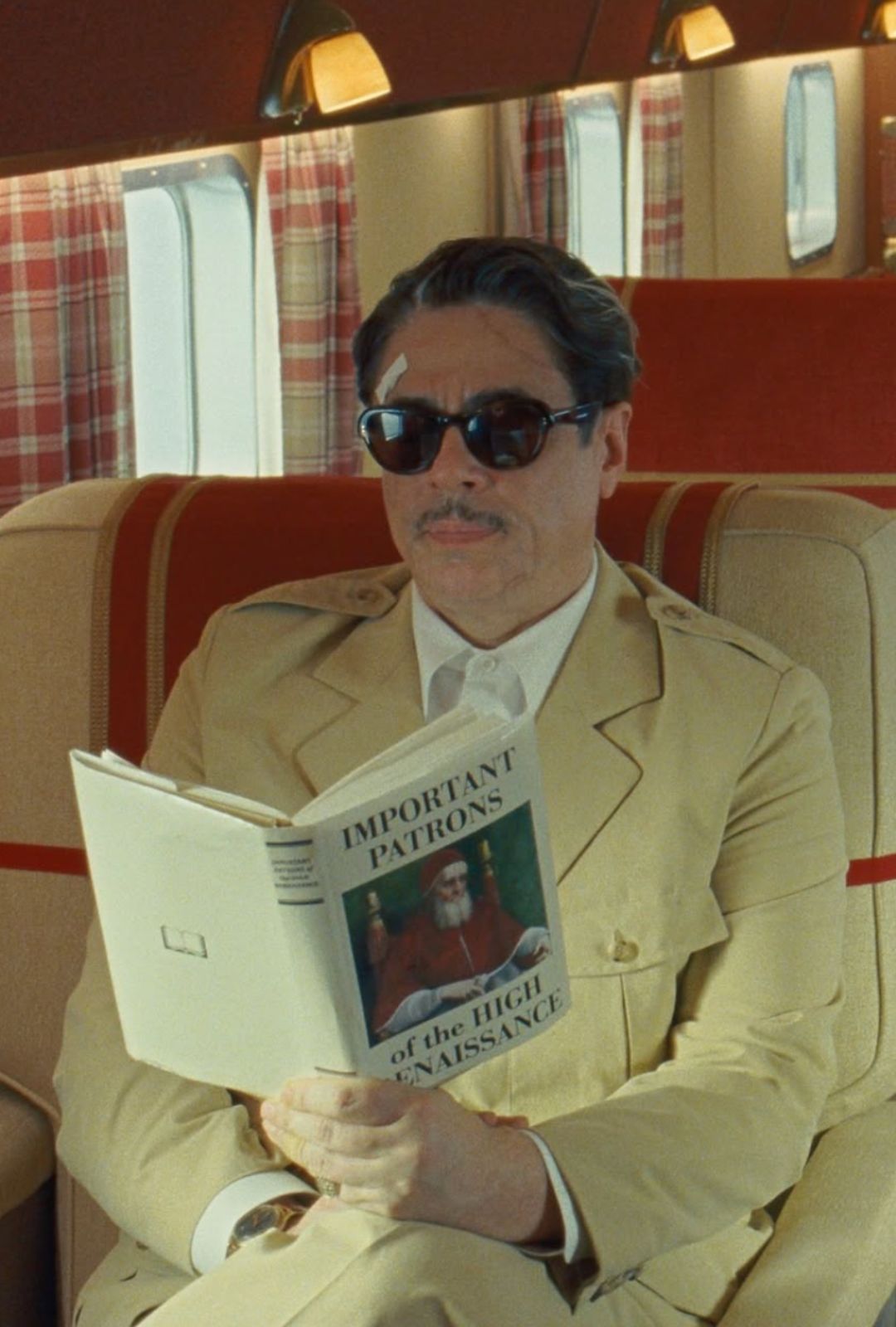 Wes Anderson lanza gafas de sol de edición limitada con Oliver Peoples