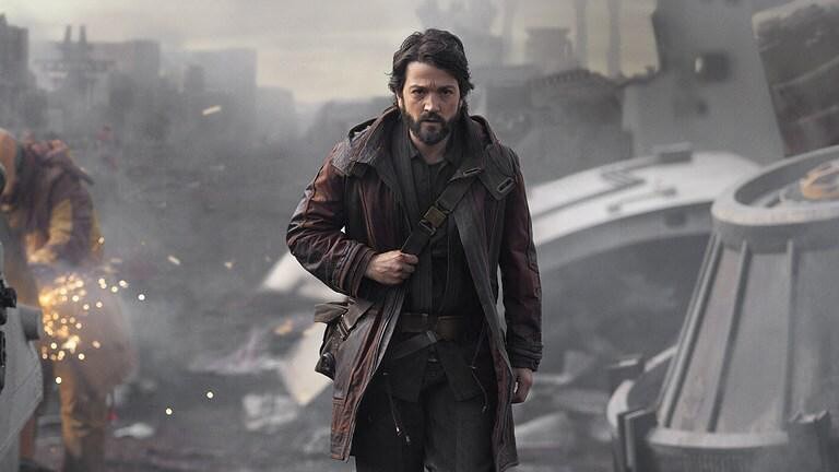 Durante su primer día como host del talk show, Diego Luna expuso la inconformidad que siente respecto a las políticas migratorias de Donald Trump.