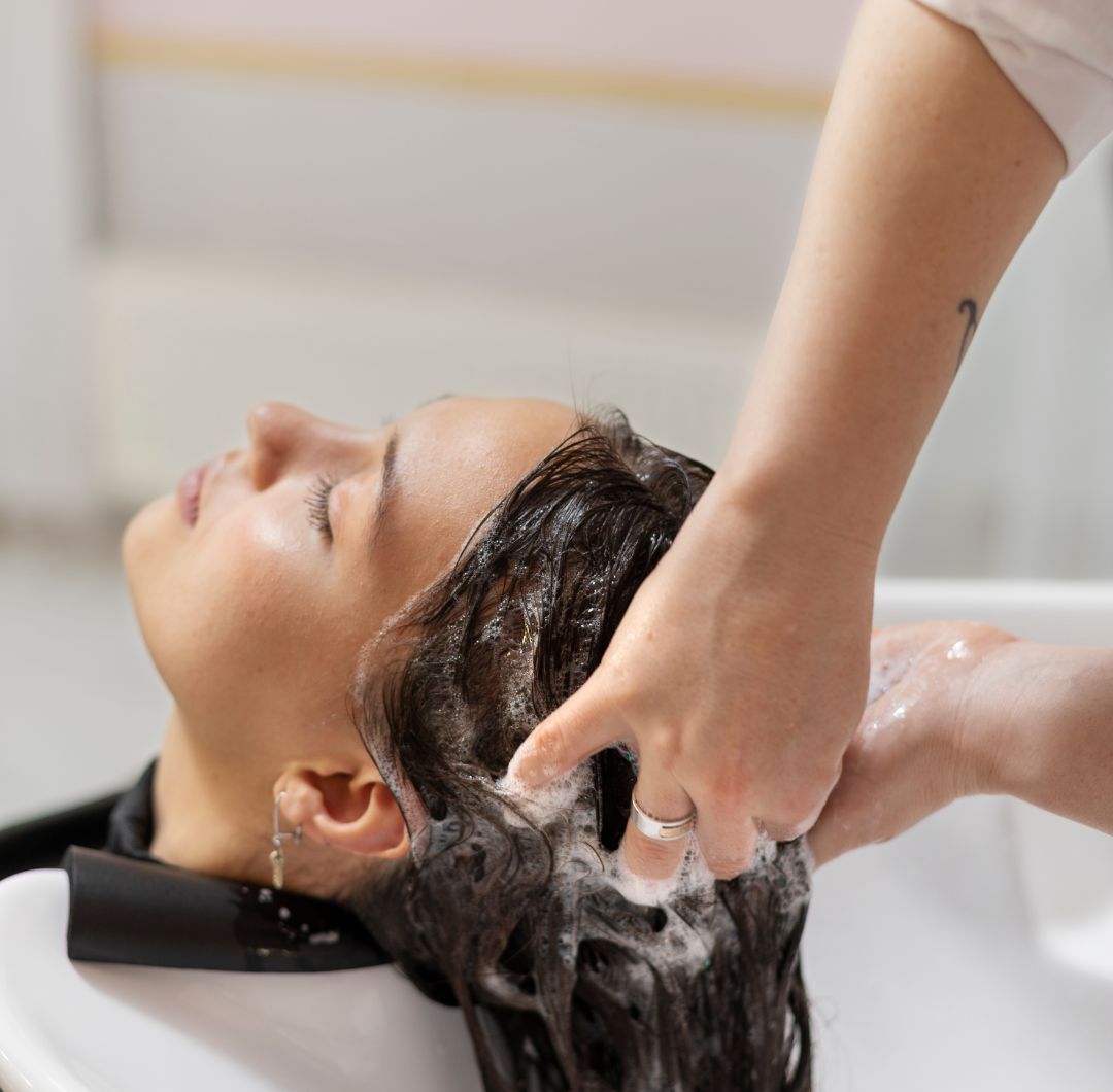 Exfoliación capilar: beneficios, recetas naturales y cómo aplicarlas