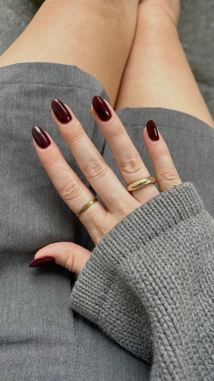 Uñas cherry mocha: el tono elegante y versátil que marca tendencia en manicura