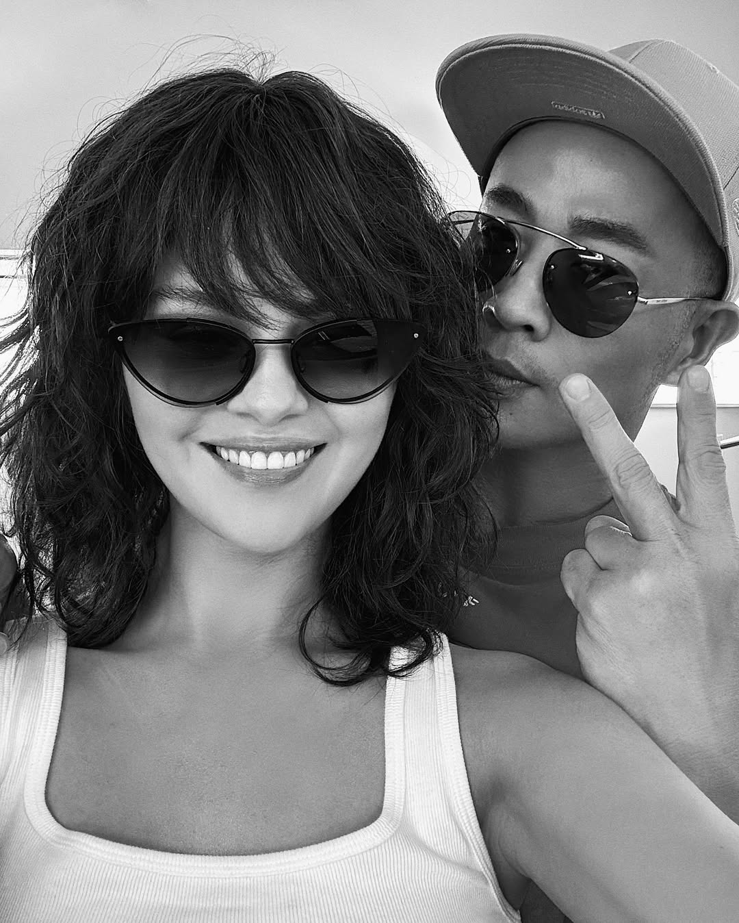 Selena Gomez sorprende con flequillo y nuevo look para el verano 2025