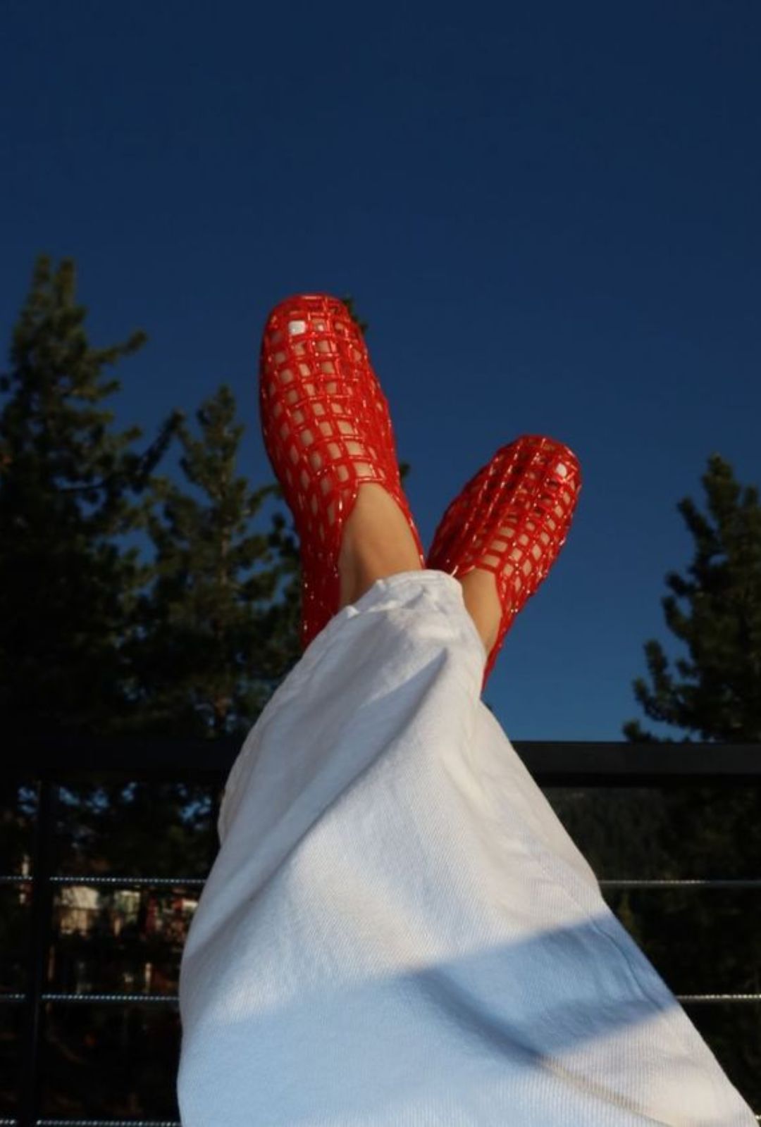 Tendencia Sandalias Jelly Verano 2025: Cómo usarlas