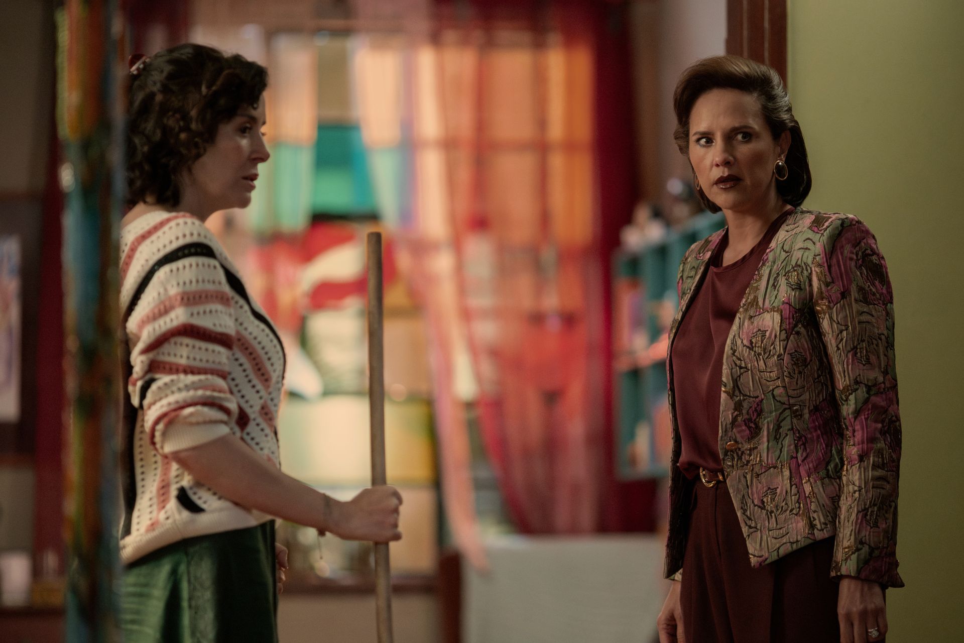Delirio llega a Netflix. La serie, inspirada en el libro homónimo de Laura Restrepo, cuenta con un impresionante elenco y una producción de grandes magnitudes.
