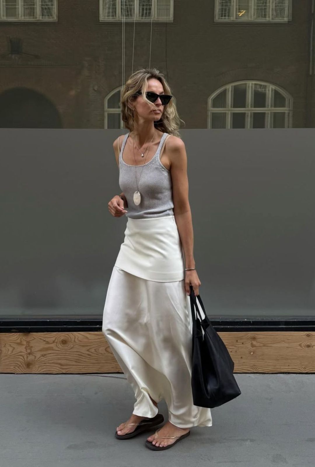Minimalismo de los 90: la tendencia clave para el verano 2025