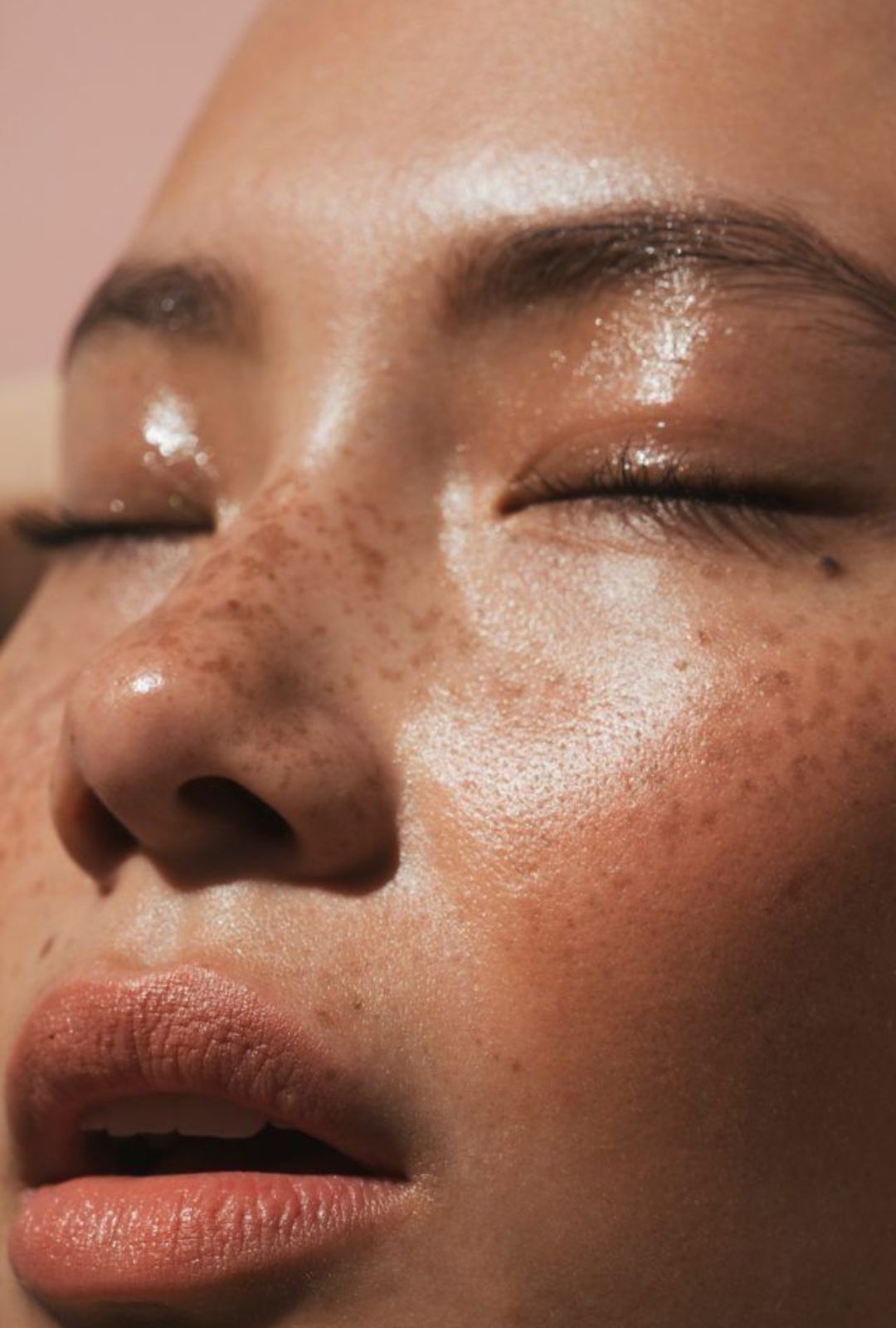 Autobronceador facial en gotas: piel luminosa sin maquillaje