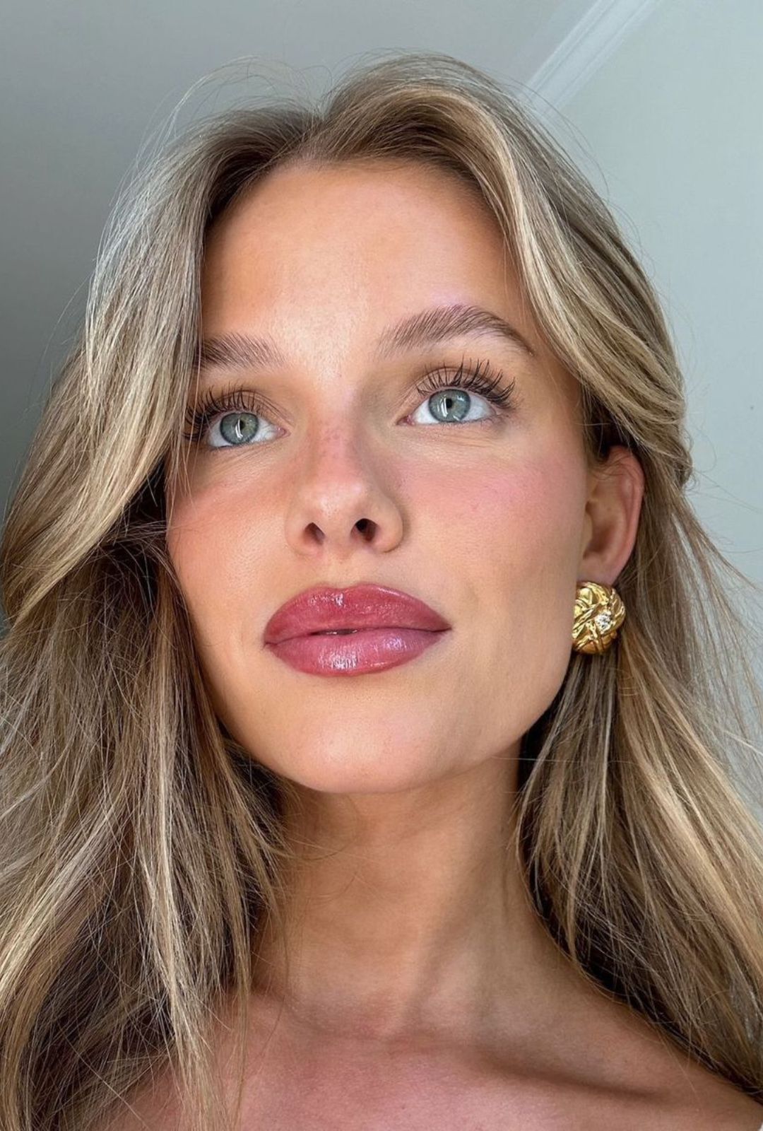 Pestañas invisibles: qué son las ghost lashes y cómo lograrlas