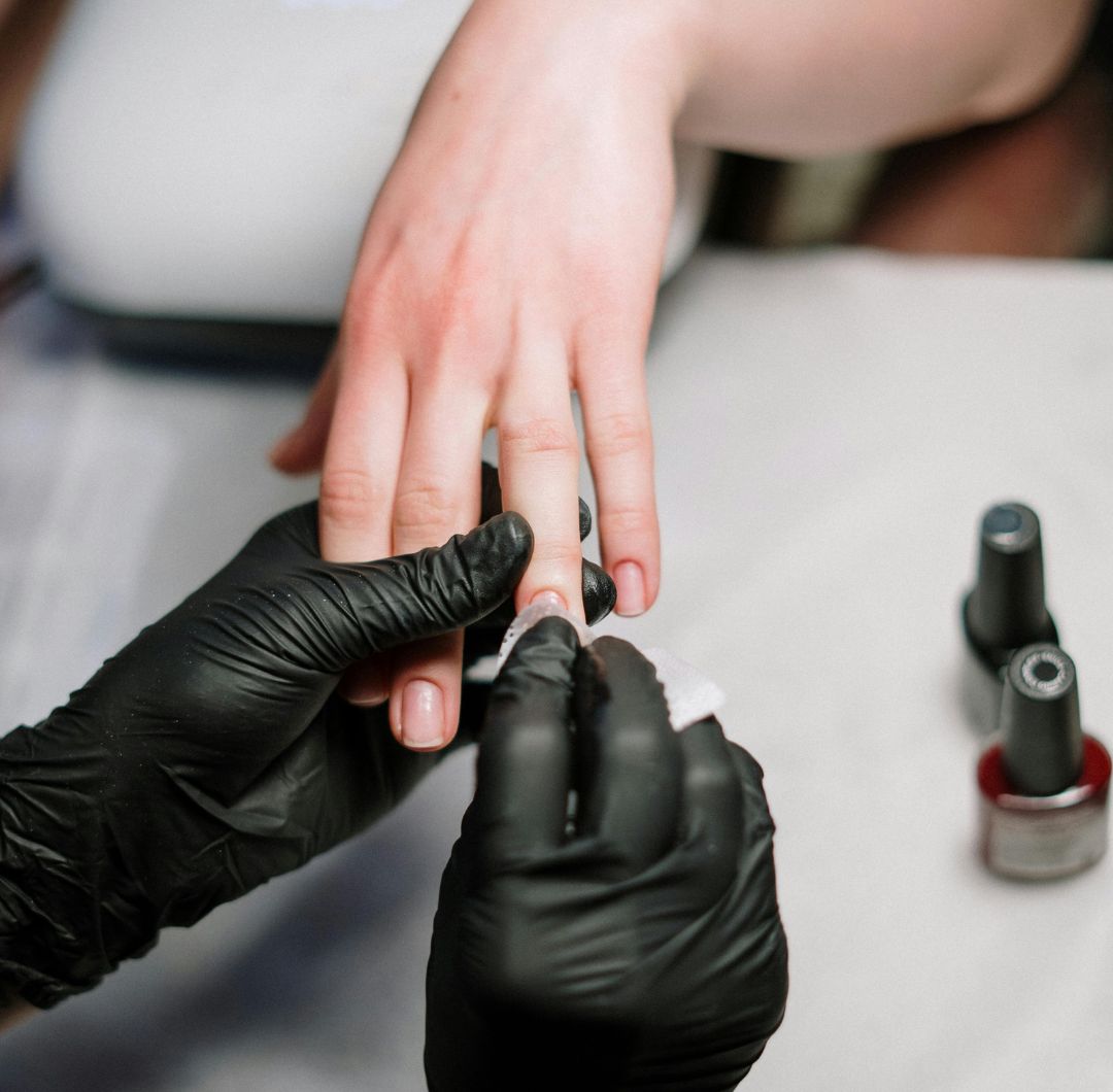 Esmalte de uñas con protección solar, qué es y para qué sirve