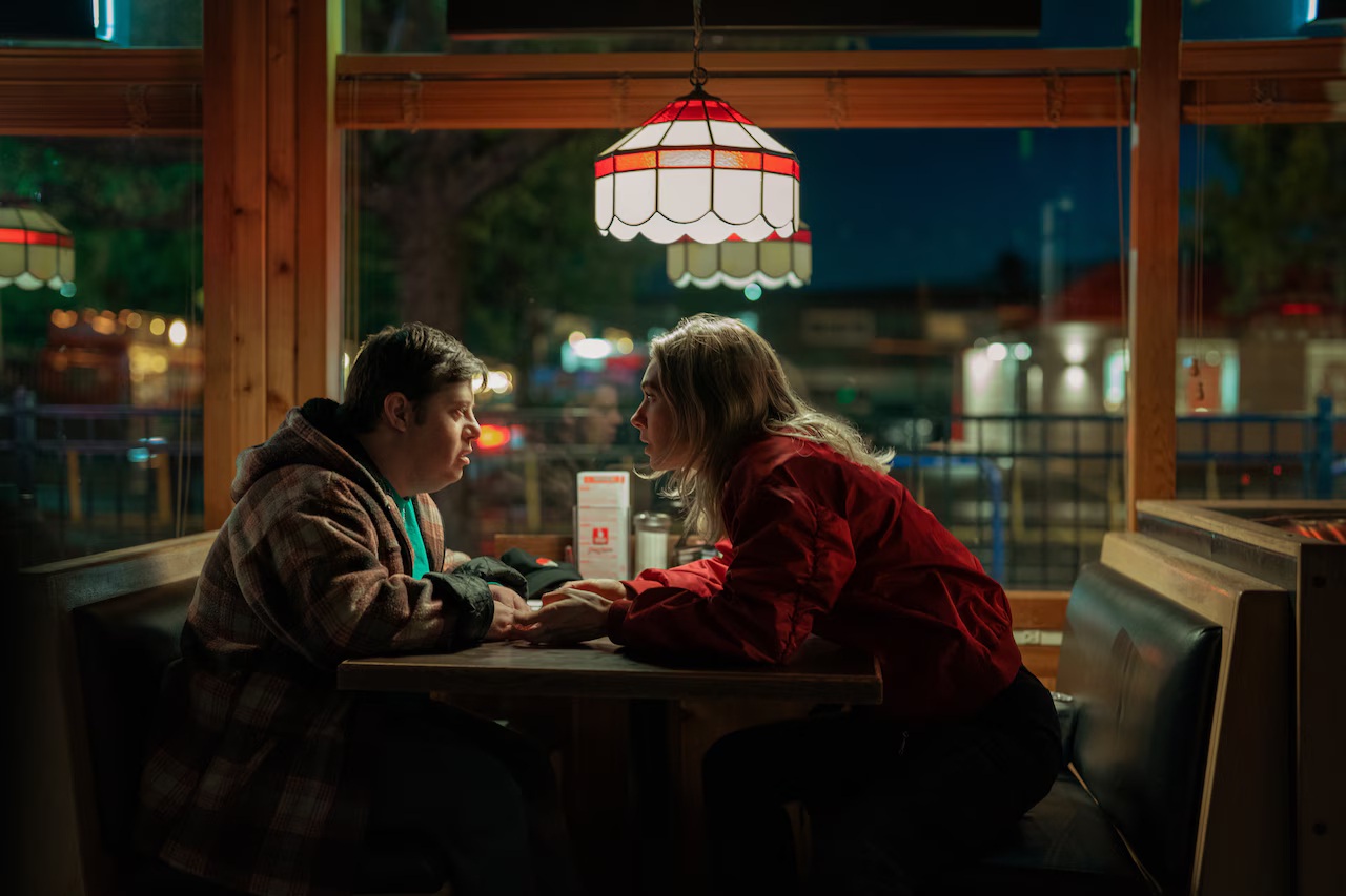 La noche siempre llega: final explicado de la película con Vanessa Kirby
