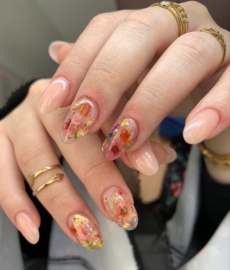 ¿Qué colores dominan en las uñas acrílicas de 2025?