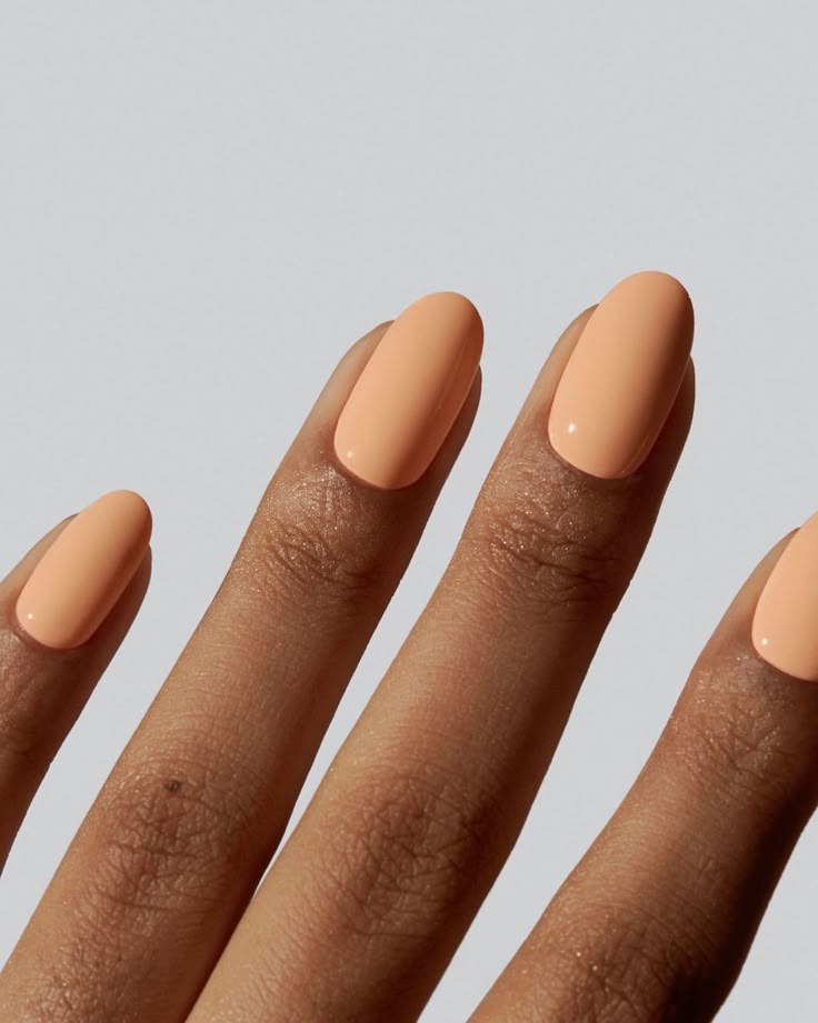 El manicure en tonos pastel domina la temporada con propuestas que van desde lo minimalista hasta lo expresivo.