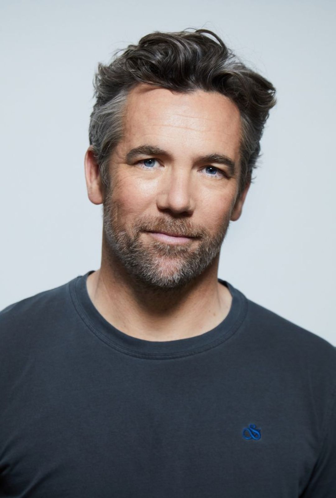 Patrick Brammall: biografía del actor de El Diablo Viste a la Moda 2