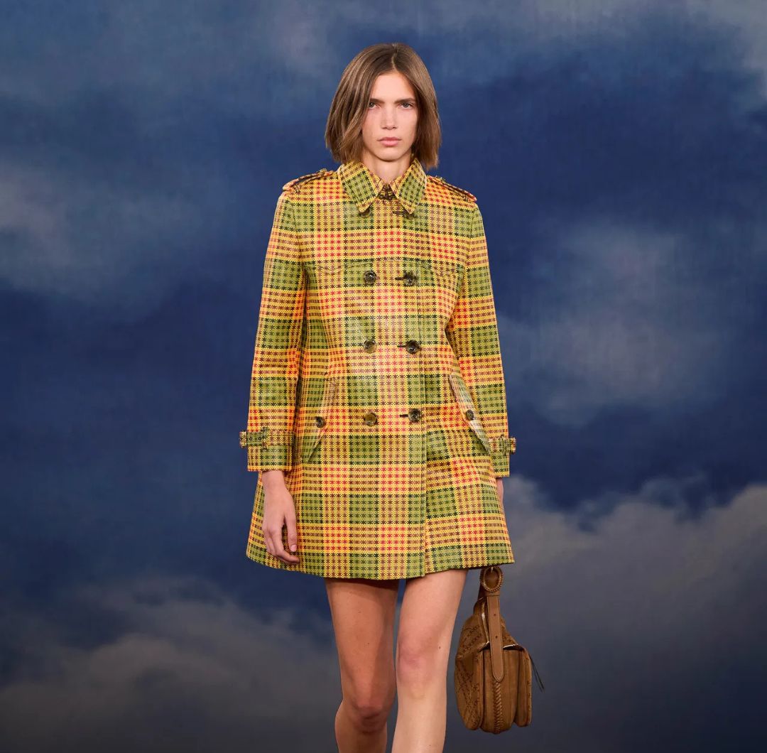 Burberry cerró la Semana de la Moda de Londres con un desfile breve y lleno de energía que devolvió frescura y fuerza a la casa británica.