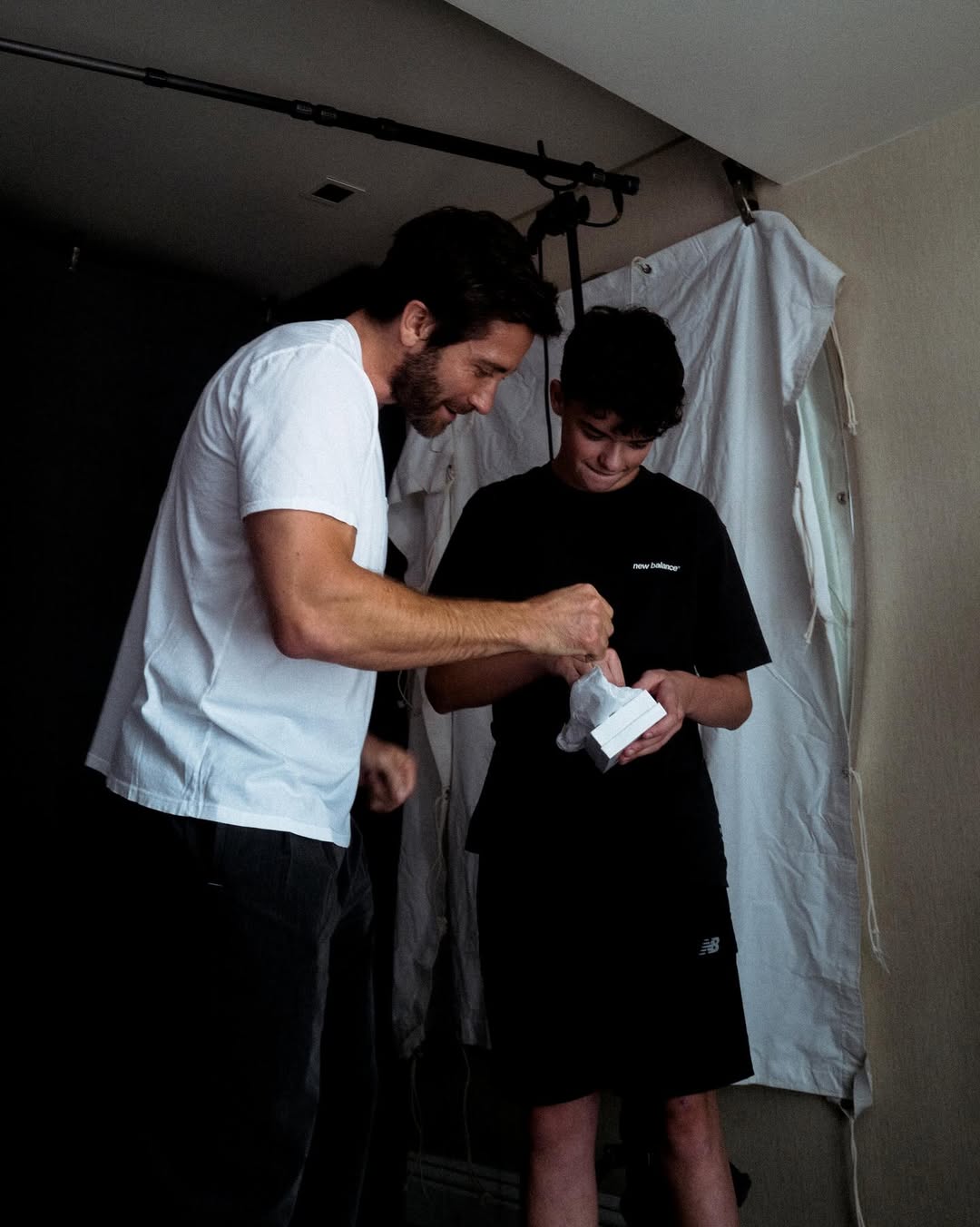 Owen Cooper recibió una gran sorpresa de Jake Gyllenhaal antes de ganar en los Emmy 2025