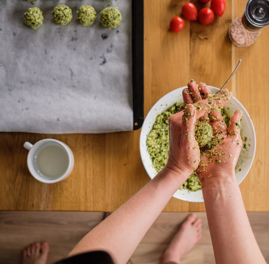 La dieta es un factor decisivo en la regulación del cortisol, y algunos nutrientes específicos son grandes aliados.