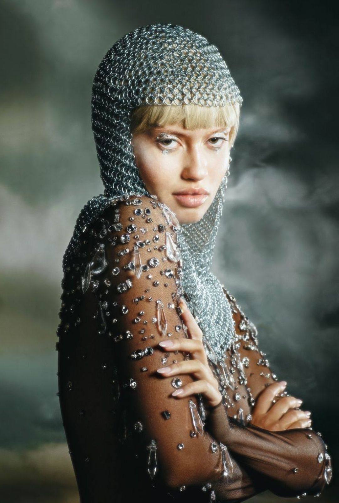 Joyas mesh: La tendencia metálica que arrasa este otoño 2025