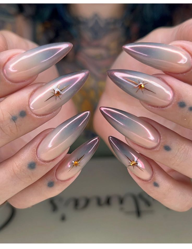 Cómo llevar las uñas puntiagudas este otoño 2025: te damos varias opciones