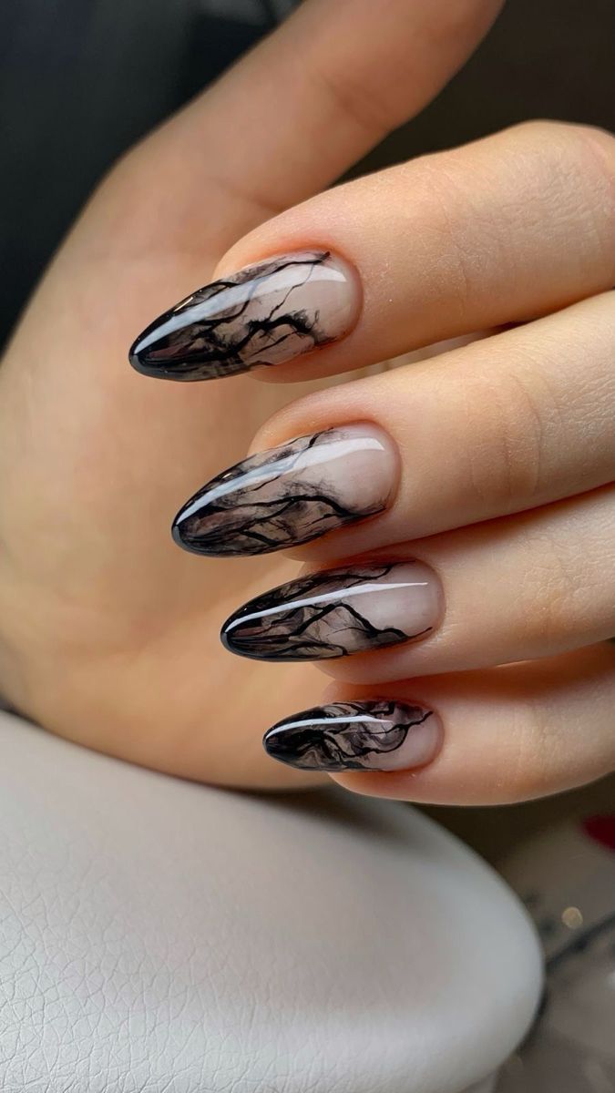 Tendencias en uñas góticas de Halloween para esta temporada