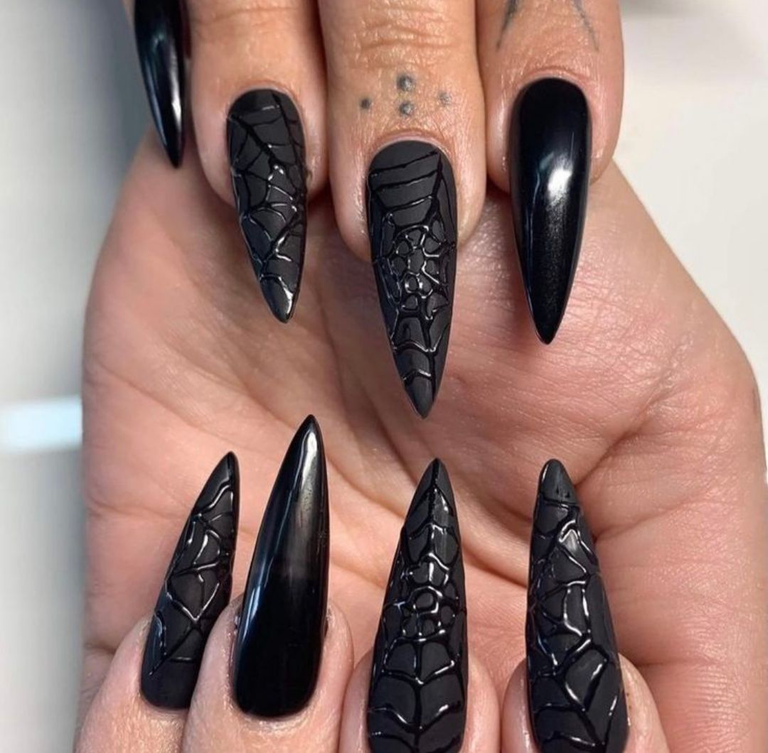 Tendencias en uñas góticas de Halloween para esta temporada