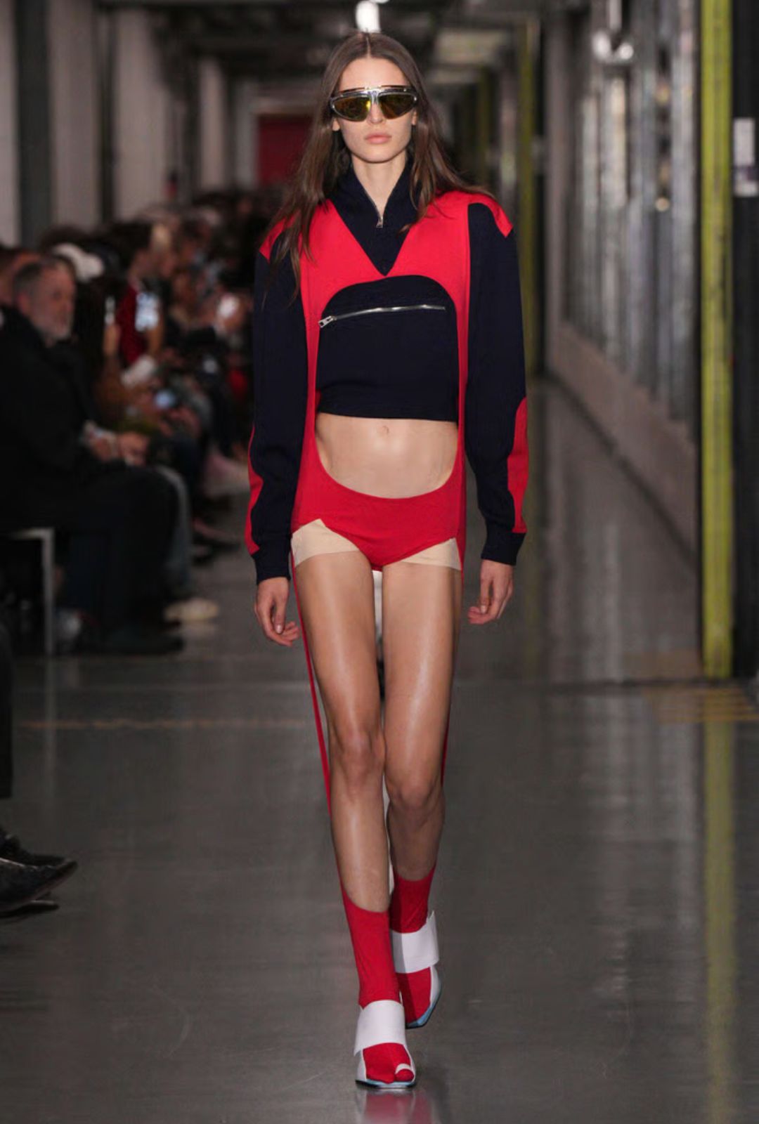 Jean Paul Gaultier SS26: Un desfile provocador y moda sin género