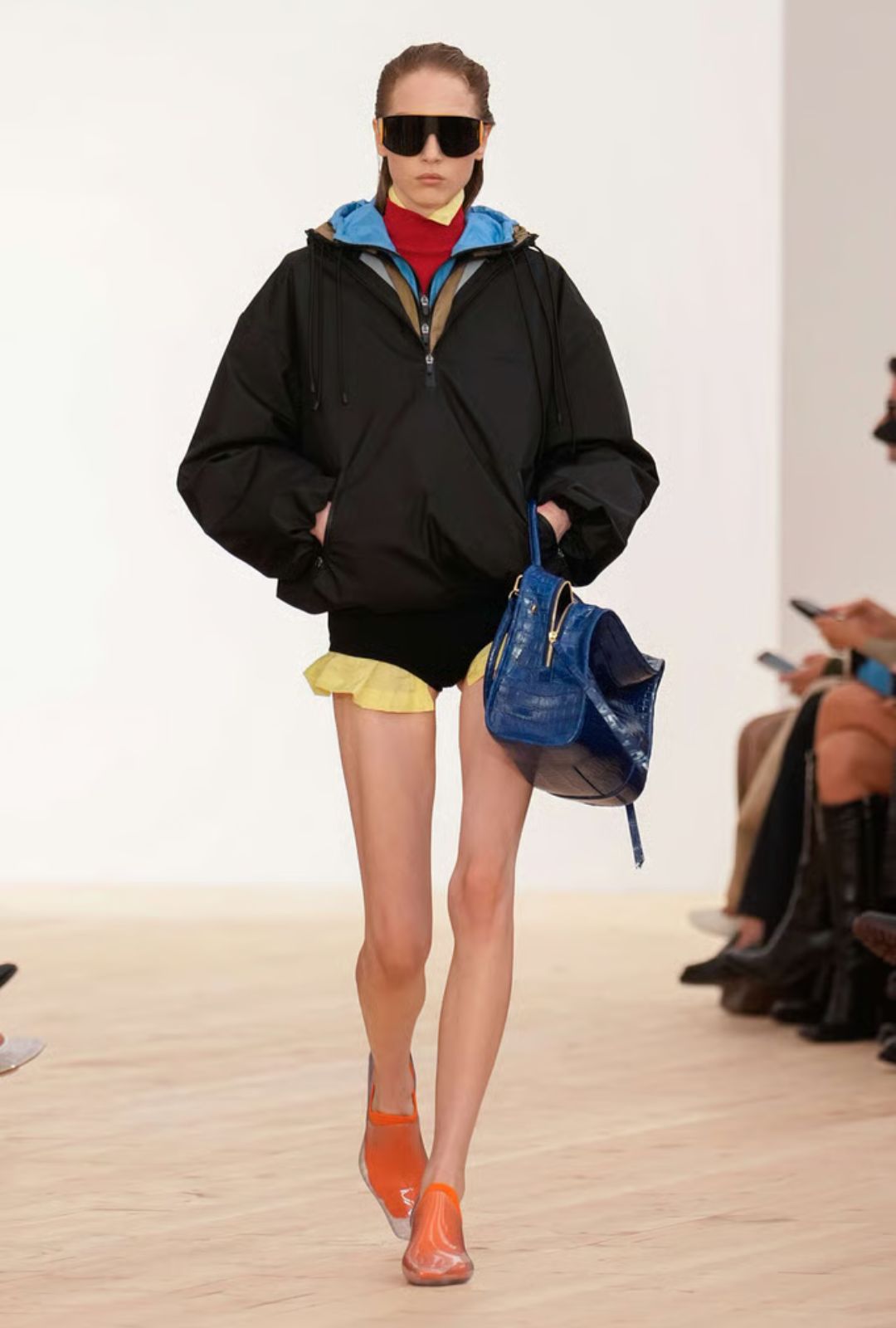 Tendencias Loewe SS26: siluetas, colores y accesorios destacados