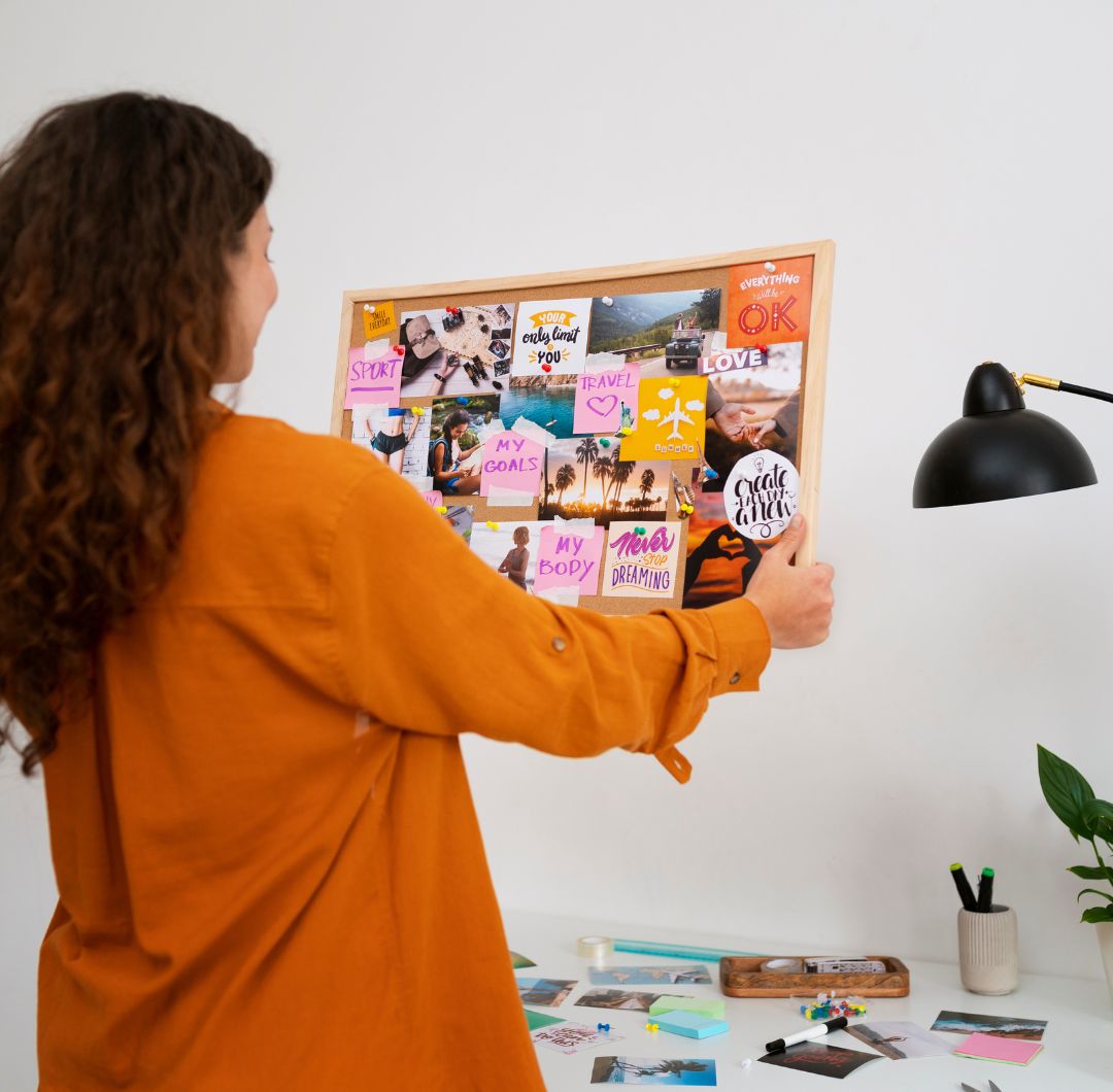 Cada idea necesita un punto de partida, y ese punto puede ser un moodboard. Te contamos cómo hacerlo y qué debe incluir para reflejar tu visión.